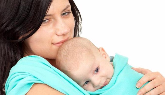 5 Manfaat Menggendong Bayi untuk Bunda dan Buah Hati