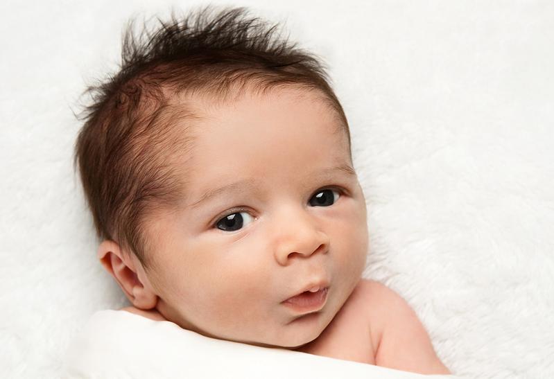 5 Cara Efektif Menumbuhkan dan Melebatkan Rambut Bayi